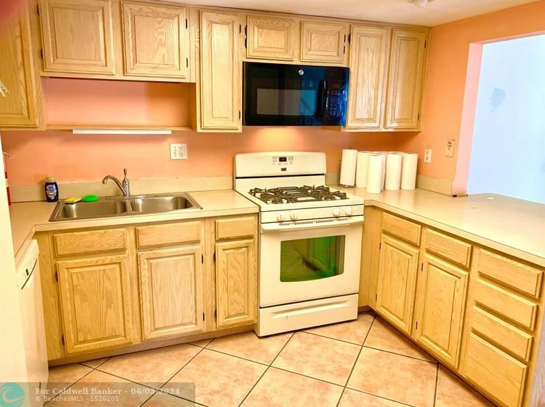 9271 136th Street Cir, Miami, FL 33176-5846