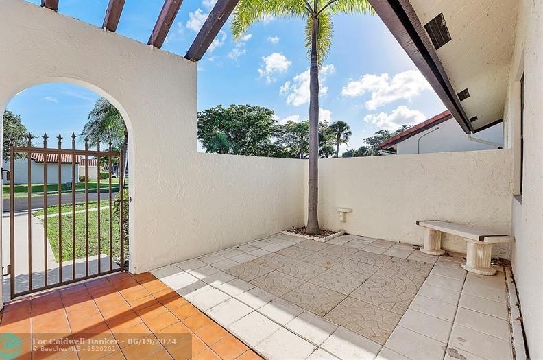 31 Columbia Ct, Deerfield Beach, FL 33442
