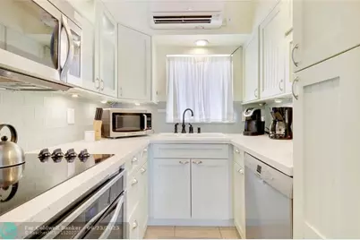 2508  Bay Drive, Unit #14, Pompano Beach, FL 33062 - Photo 20