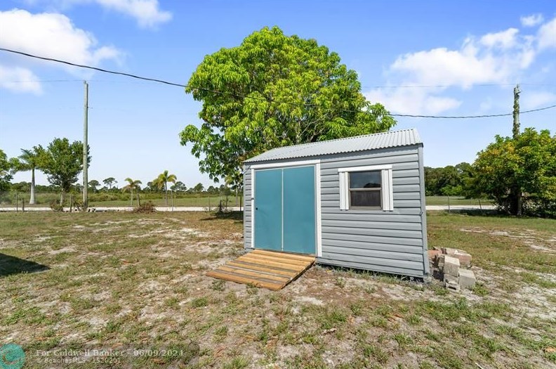 106 Hilton, Fort Pierce FL  34946-7108 exterior