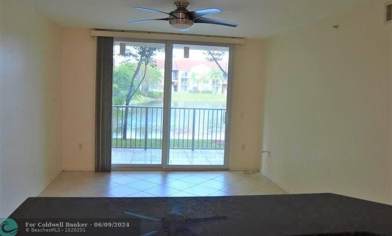 806 Villa Cir, Boynton Beach FL  33435-8917 exterior