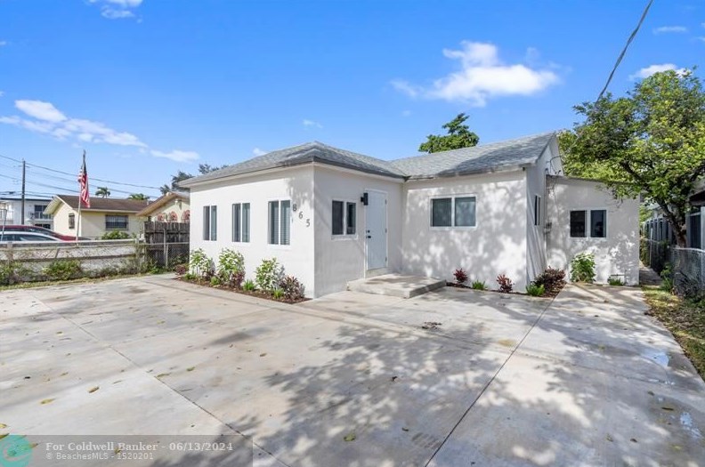 865 12th St, Hialeah, FL 33010-5929