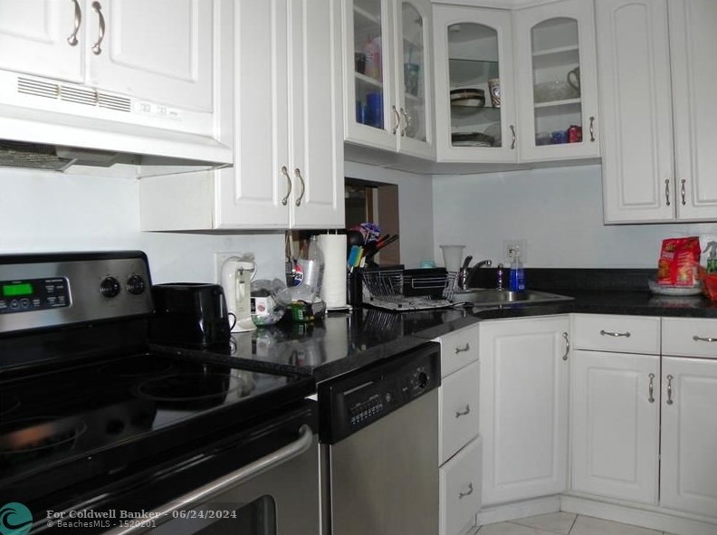 950 Hillcrest Dr #305, Hollywood, FL 33021