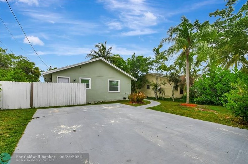 207 Caroline Dr, West Palm Beach, FL 33413