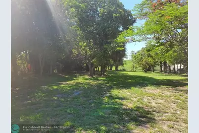 1697 E Main St, Pahokee, FL 33476 - Photo 8