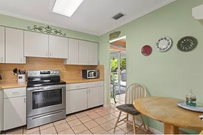 1577 NE 49th St, Oakland Park, FL 33334 - Photo 12