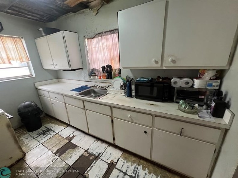 5941 6th Ave, Hialeah, FL 33013-1307