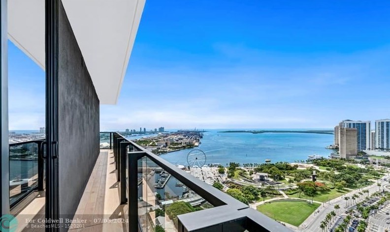 398 5th St, Miami FL 33132-2804 exterior