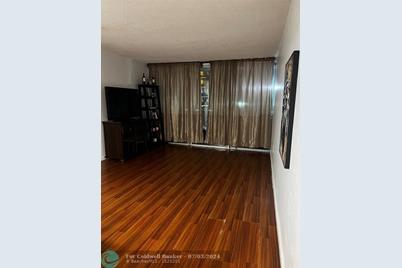 870 NW 87th Ave, Unit #210, Miami, FL 33172 - Photo 1