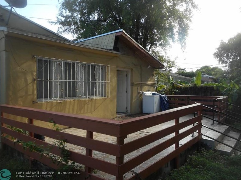 721 Nw 76th St, Miami, FL 33138