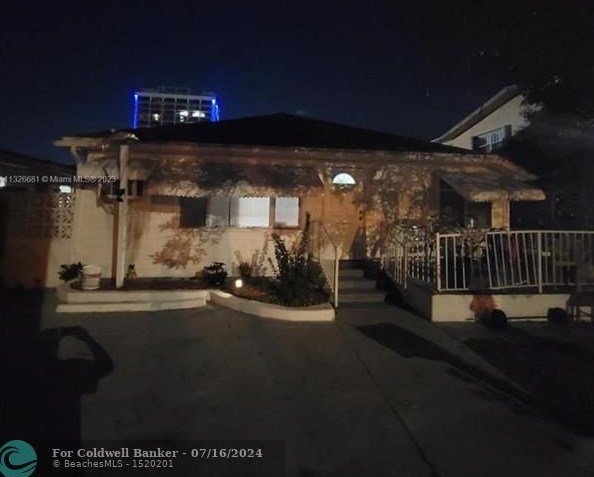 1711 Jackson St, Hollywood, FL 33020-5121