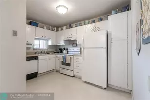 671 S Hollybrook Dr, Pembroke Pines, FL 33025 - Photo 2