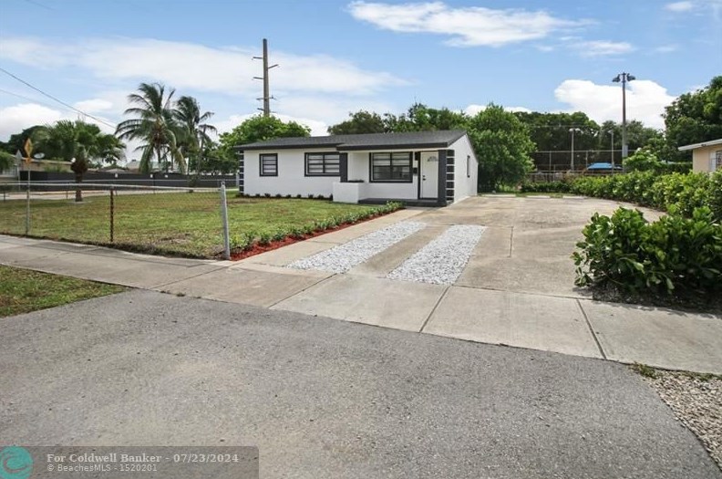 17841 32nd Ave, Miami FL  33056-3405 exterior