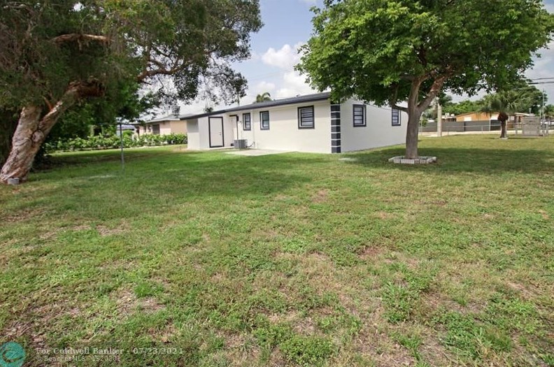 17841 32nd Ave, Miami FL  33056-3405 exterior