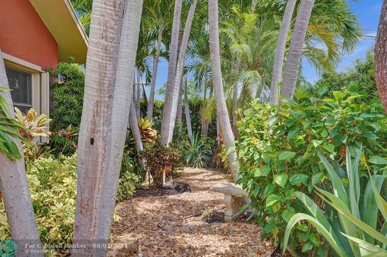 415 Avenida Hermosa, West Palm Beach, FL 33405