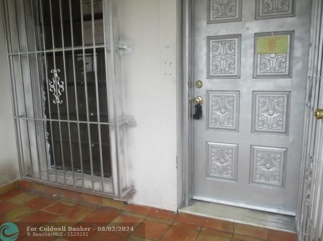 432 32nd Ct, Miami, FL 33125-4117