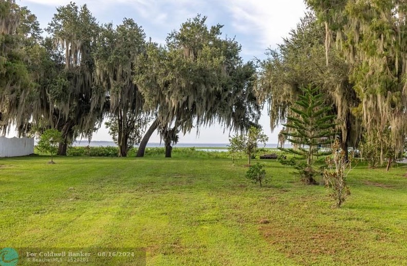 3017 Country Lake Dr, Sebring, FL 33876