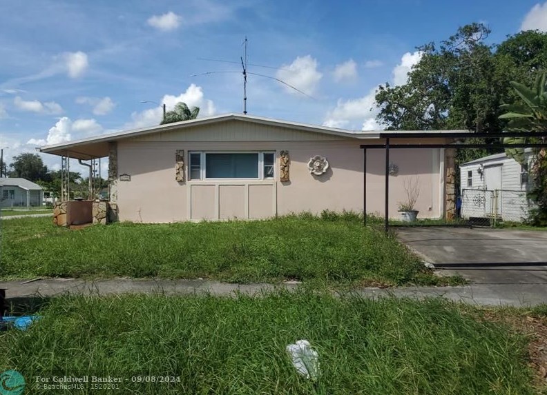 2399 152nd St, Miami, FL 33054-2719