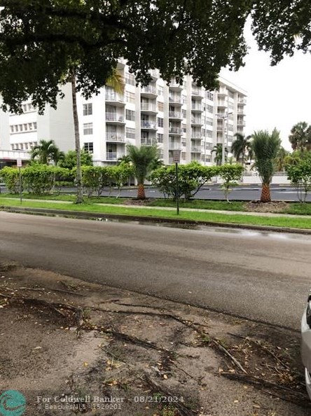16740 Ne 9th Ave Apt 305, Miami, FL 33162