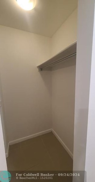 20100 Country Club Dr, Miami FL 33180-1672 exterior