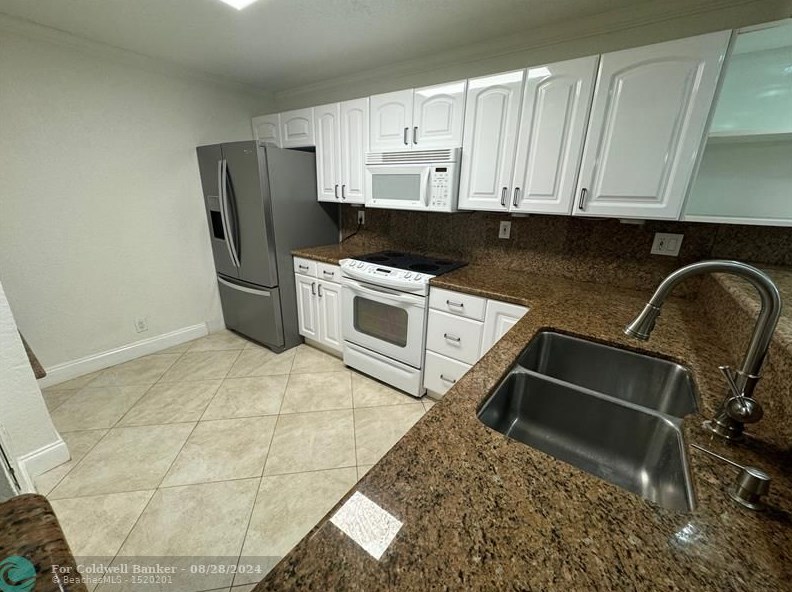 4 Royal Palm Way #104, Boca Raton, FL 33432