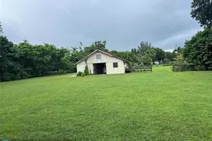 1765 SW 112th Ave, Davie, FL 33325 - Photo 18