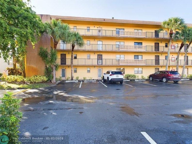 9370 Sw 8th St Apt 301, Boca Raton, FL 33428