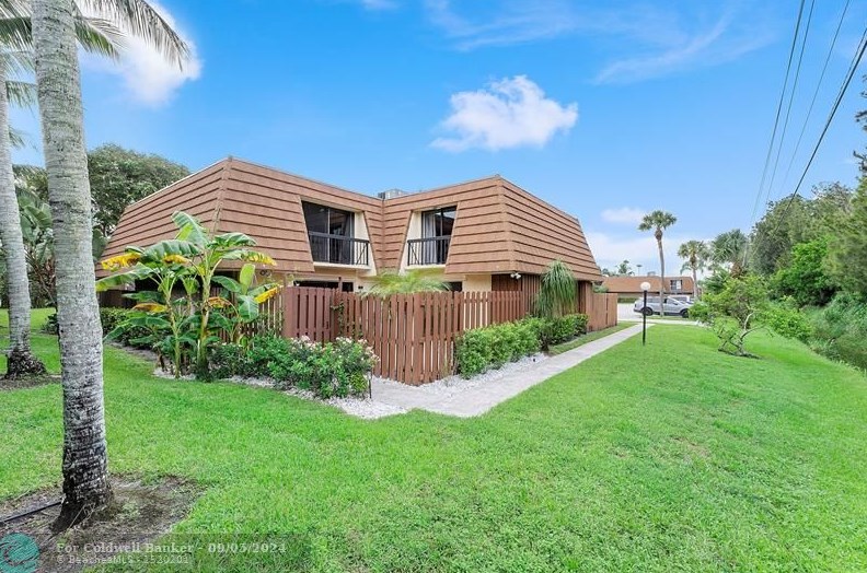 825 Center St #4d, Jupiter, FL