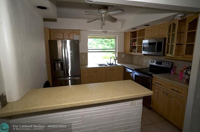3825 E Shore Rd, Hollywood, FL 33023