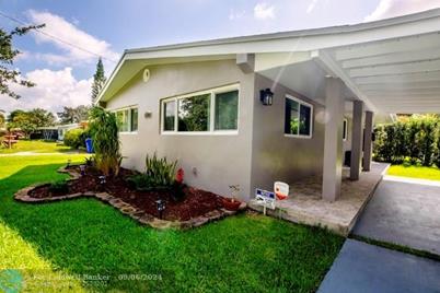 217 S 57th Ter, Hollywood, FL 33023 - Photo 1