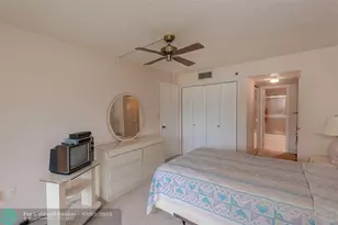 1000 St Charles Pl, Pembroke Pines, FL 33026 - Photo 20