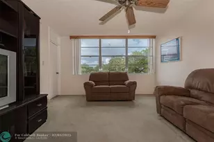 1000 St Charles Pl, Pembroke Pines, FL 33026 - Photo 10