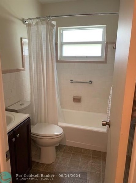 1300 12th Ct, Hollywood FL 33019-3235 exterior