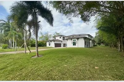 11951 SW 3rd St, Plantation, FL 33325 - Photo 2