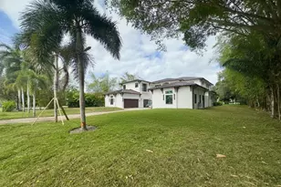 11951 SW 3rd St, Plantation, FL 33325 - Photo 2
