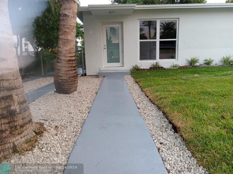 320 172nd St, Miami, FL 33162-1866
