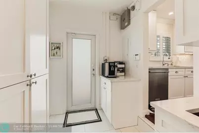 2140 NE 24th St, Wilton Manors, FL 33305 - Photo 22