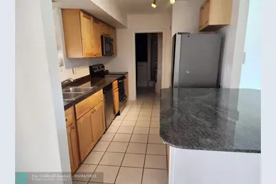 704 SW 4th St, Hallandale Beach, FL 33009 - Photo 16