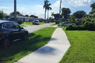 704 SW 4th St, Hallandale Beach, FL 33009 - Photo 32