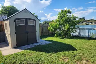 704 SW 4th St, Hallandale Beach, FL 33009 - Photo 8