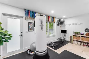 2421 NE 12th St, Fort Lauderdale, FL 33304 - Photo 36