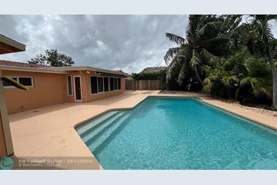 631 SE 11th St, Pompano Beach, FL 33060 - Photo 1