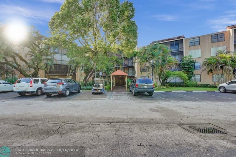 3800 N Hills Dr #407, Hollywood, FL 33021