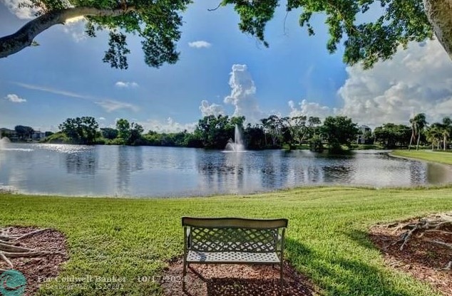 950 Lavers Cir, Delray Beach FL  33444-7835 exterior