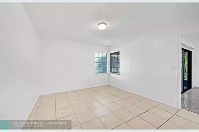 390 SW Colesbury Ave, Port Saint Lucie, FL 34953 - Photo 4