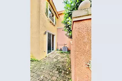 732 SW 106th Ave, Hollywood, FL 33025 - Photo 4