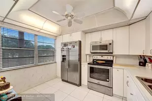 2801 Victoria Way, Coconut Creek, FL 33066 - Photo 4