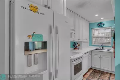 2541 NE 11th St, Unit #101, Pompano Beach, FL 33062 - Photo 16
