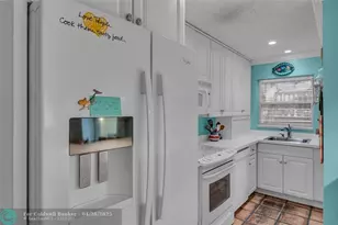 2541 NE 11th St, Pompano Beach, FL 33062 - Photo 16