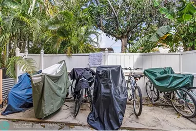 2541 NE 11th St, Unit #101, Pompano Beach, FL 33062 - Photo 24